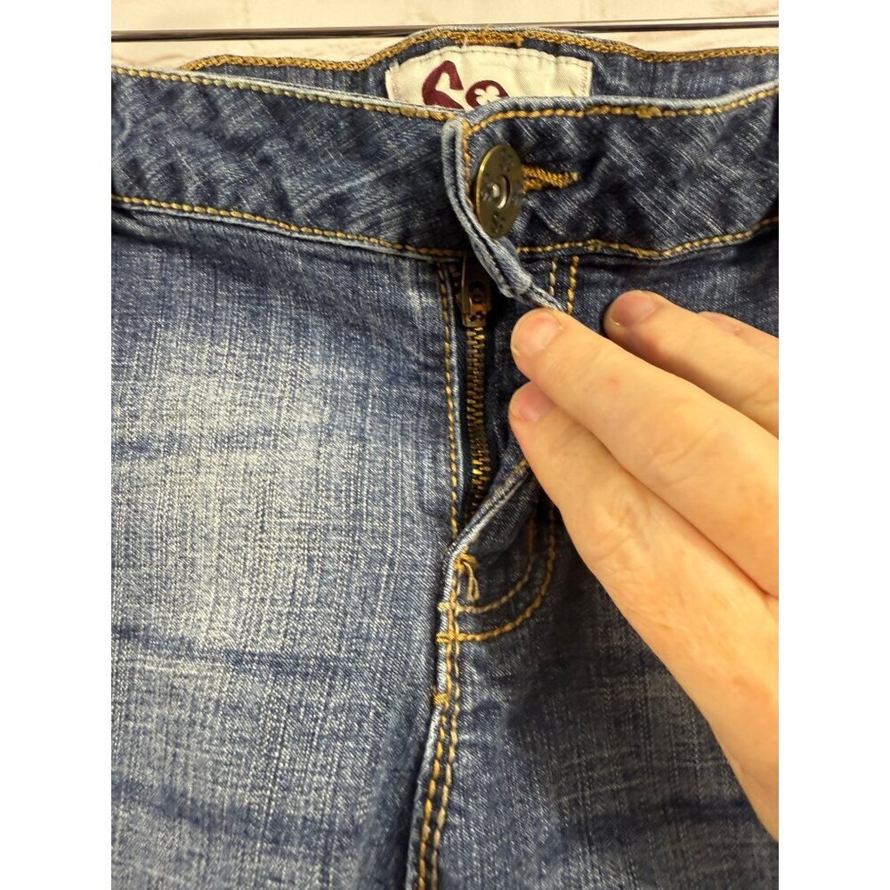 So Jeans Shorts Juniors Size 15 Blue Medium Wash Rolled Hem Distressed - Picture 4 of 5